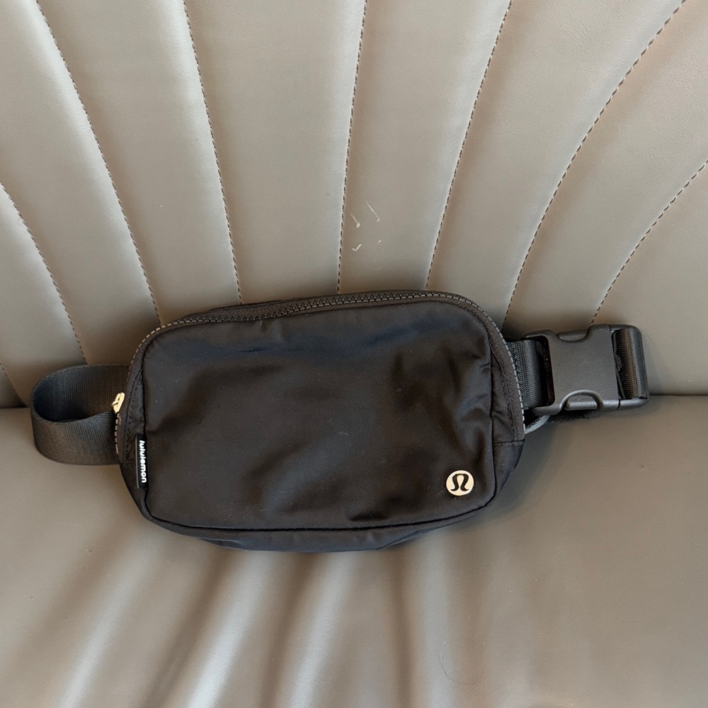 Lululemon OG Black Belt Bag